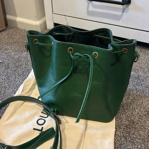 Louis Vuitton Forest Green Leather Shoulder Bag - Picture 3 of 9